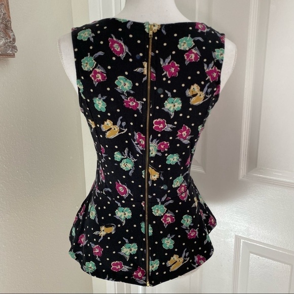 Lily White Zip Back Sleeveless Multicolored Floral Peplum Top Sz Med - Picture 7 of 8